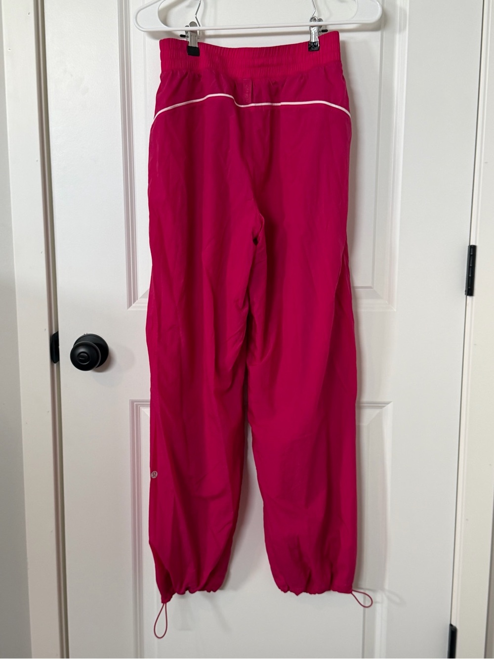 Lululemon License to Train Lightweight Jacket and Mid-Rise Jogger in Hot Pink - Picture 7 of 9